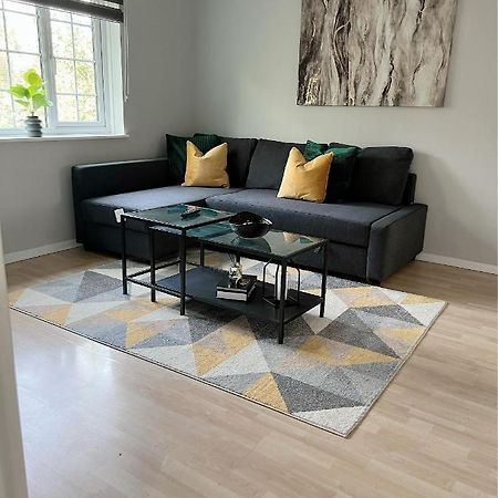 לונדון Stunning Apartment In Beckton With Private Entrance מראה חיצוני תמונה