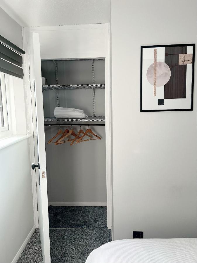 לונדון Stunning Apartment In Beckton With Private Entrance מראה חיצוני תמונה