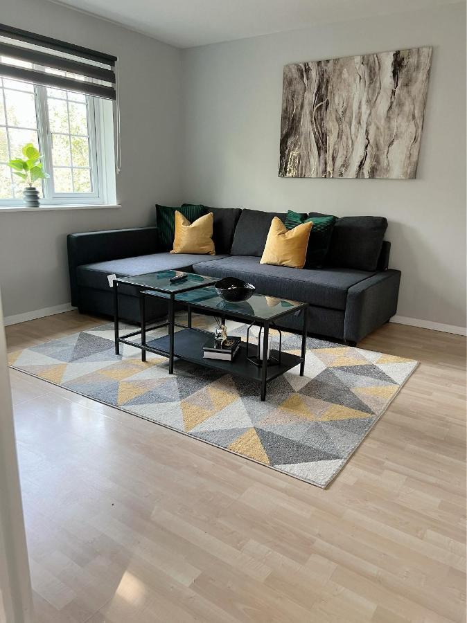לונדון Stunning Apartment In Beckton With Private Entrance מראה חיצוני תמונה