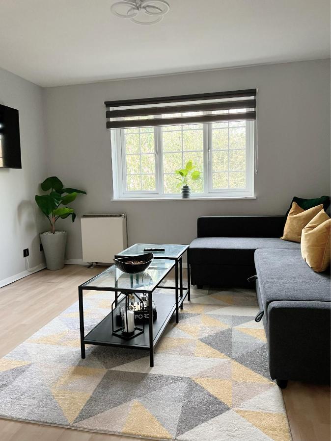 לונדון Stunning Apartment In Beckton With Private Entrance מראה חיצוני תמונה