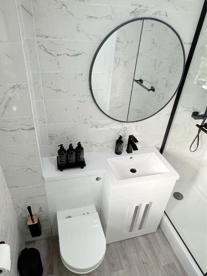 לונדון Stunning Apartment In Beckton With Private Entrance מראה חיצוני תמונה